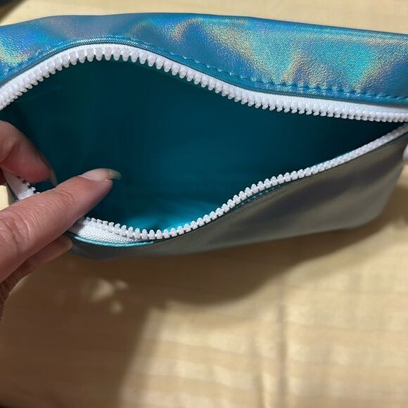 IPSY travel or cosmetic bag, tassle zipper pull NWOT - Picture 3 of 3